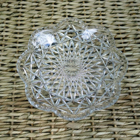 Vintage 1970s Fostoria for Avon Glass Saucer Dish - Picture 4 of 5